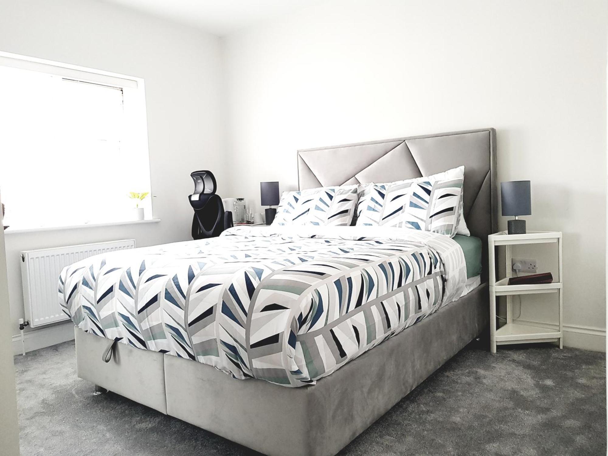 In With King Bed -home