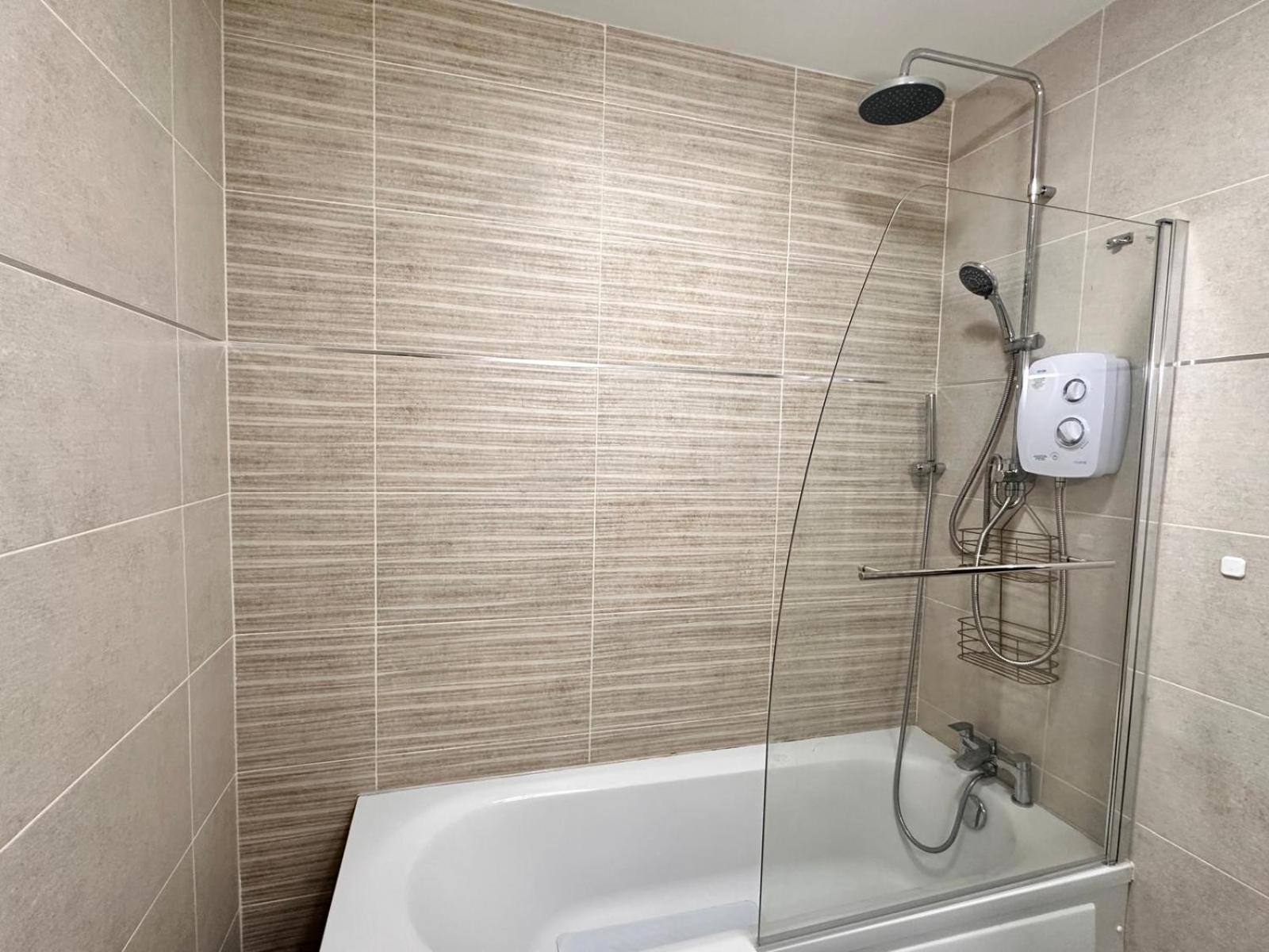 Privatunterkunft In With King Bed -home Limerick Junction